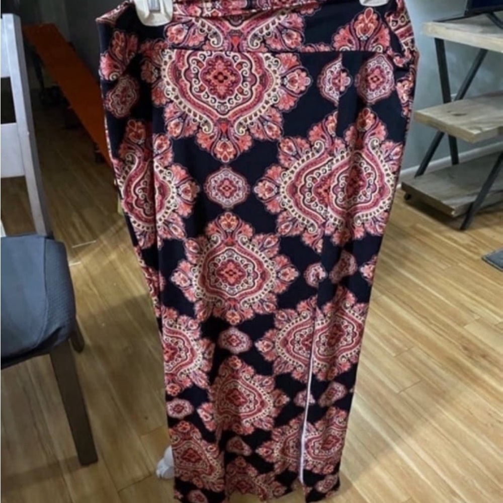 Charlotte Russe Burgundy and Black Paisley Skirt Size XL Stretch Elastic Waist